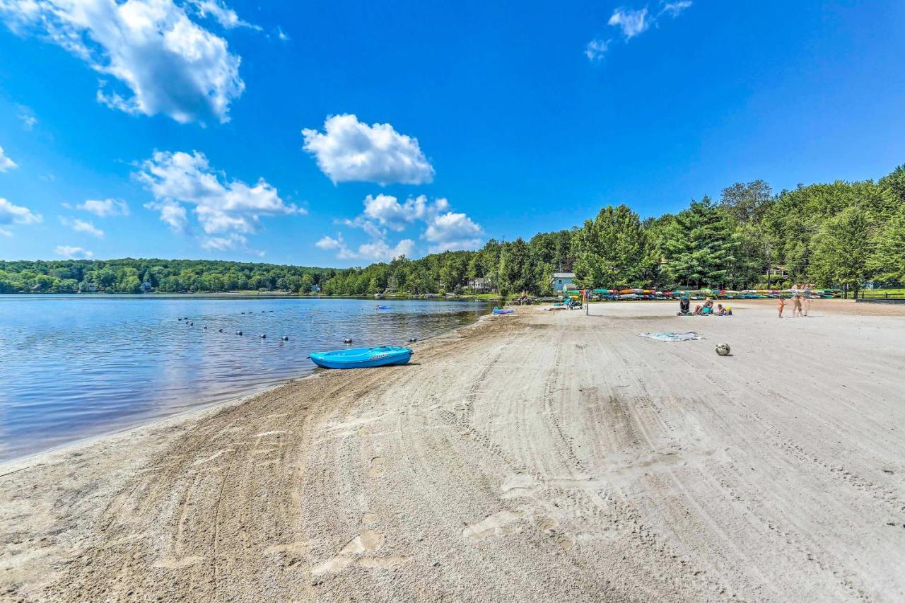 Stunning Pocono Vacation With Huge Deck! Holiday home *