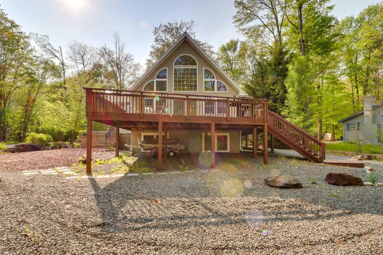 Stunning Pocono Vacation With Huge Deck! Pocono Lake