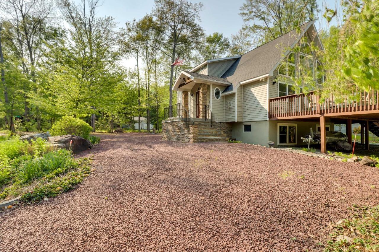 Stunning Pocono Vacation With Huge Deck! * Pocono Lake